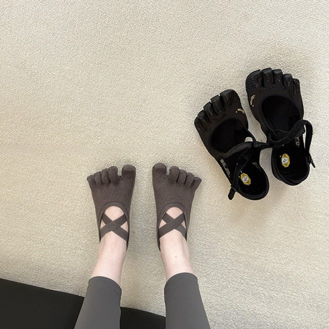 Yoga And Fitness Studio - Damen Yoga-Socken mit Kreuzriemen und Fünf